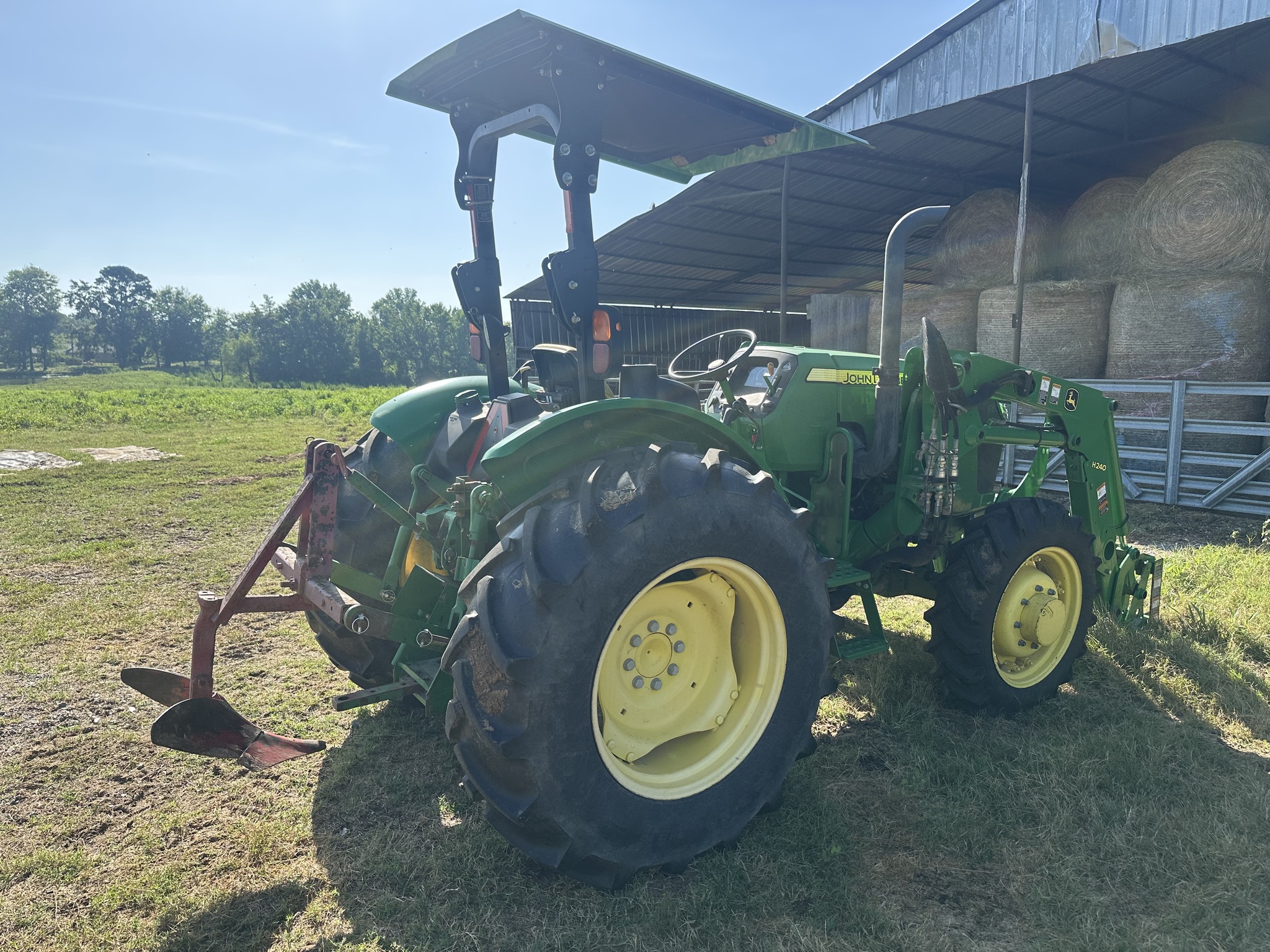 2017 John Deere 5075E Image 6