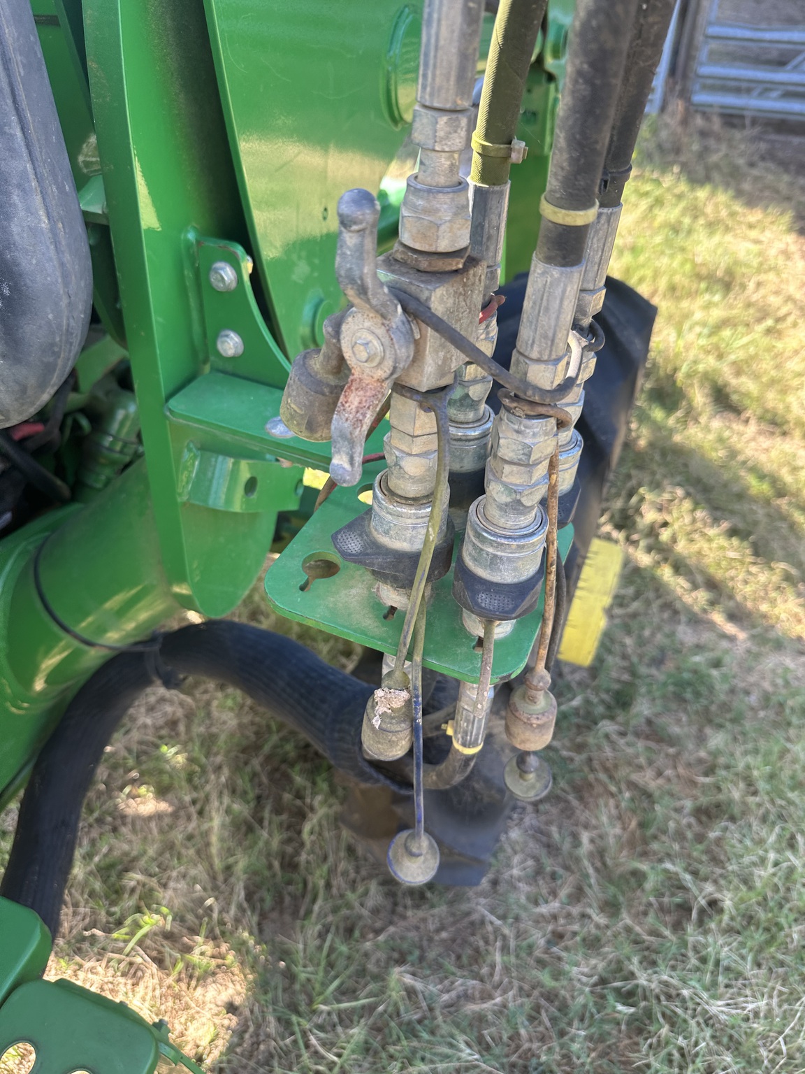 2017 John Deere 5075E Image 12