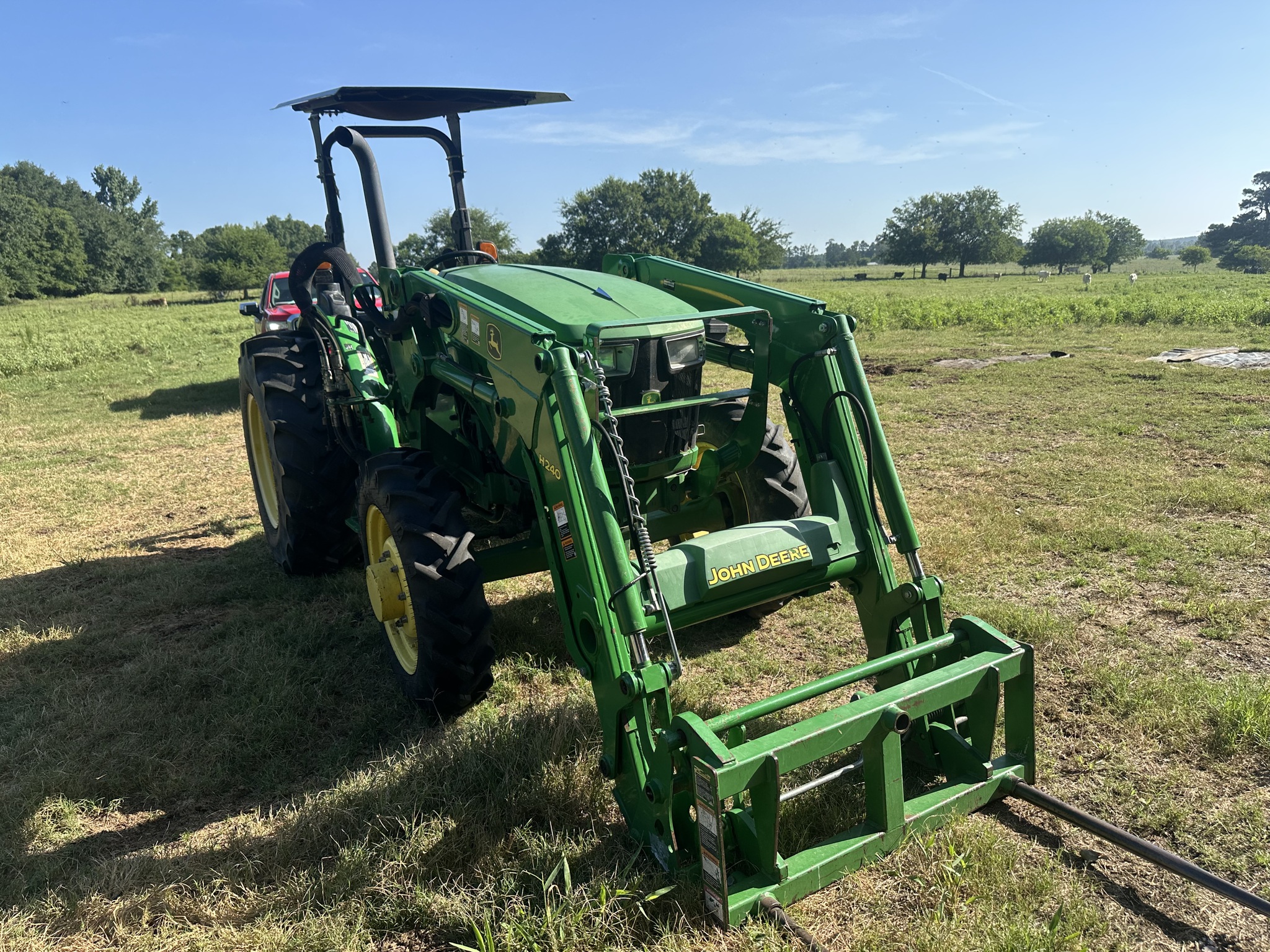 2017 John Deere 5075E Image 4