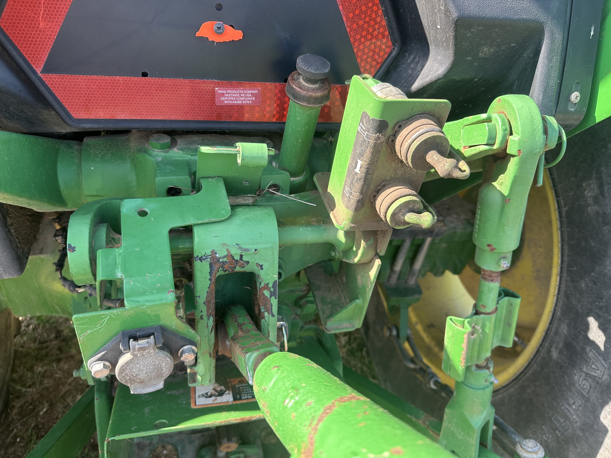 2017 John Deere 5075E Image 13