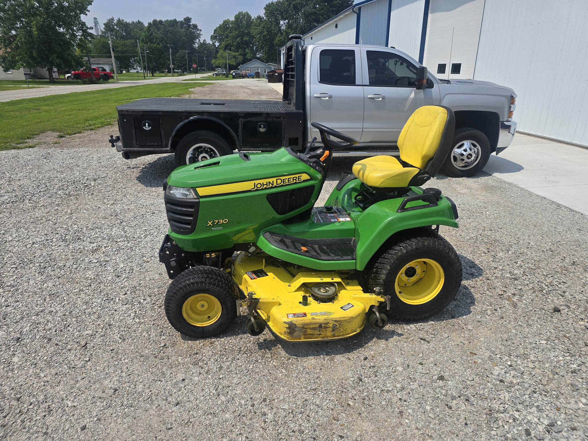 2013 John Deere X730 Image 2