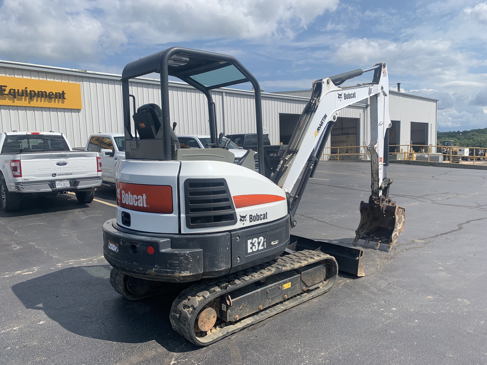 2015 Bobcat E32i Image 1