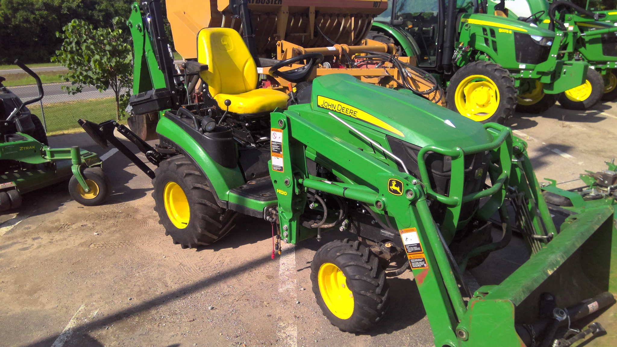 2016 John Deere 1025R