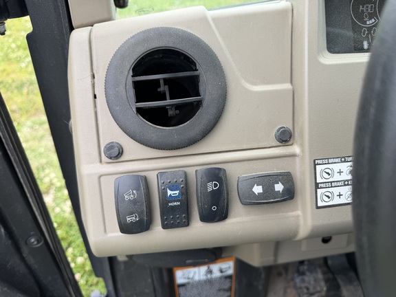 2023 John Deere XUV 835R - Photo21