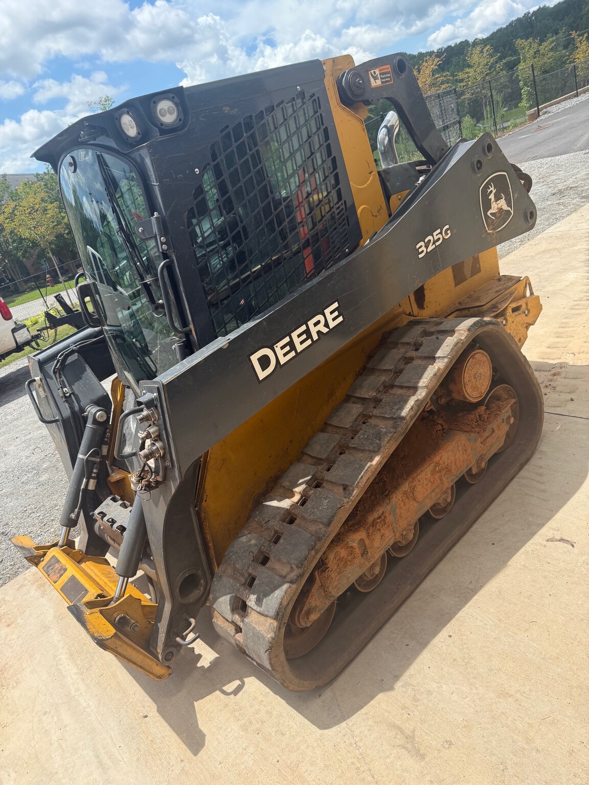 2024 John Deere 325G Image 3
