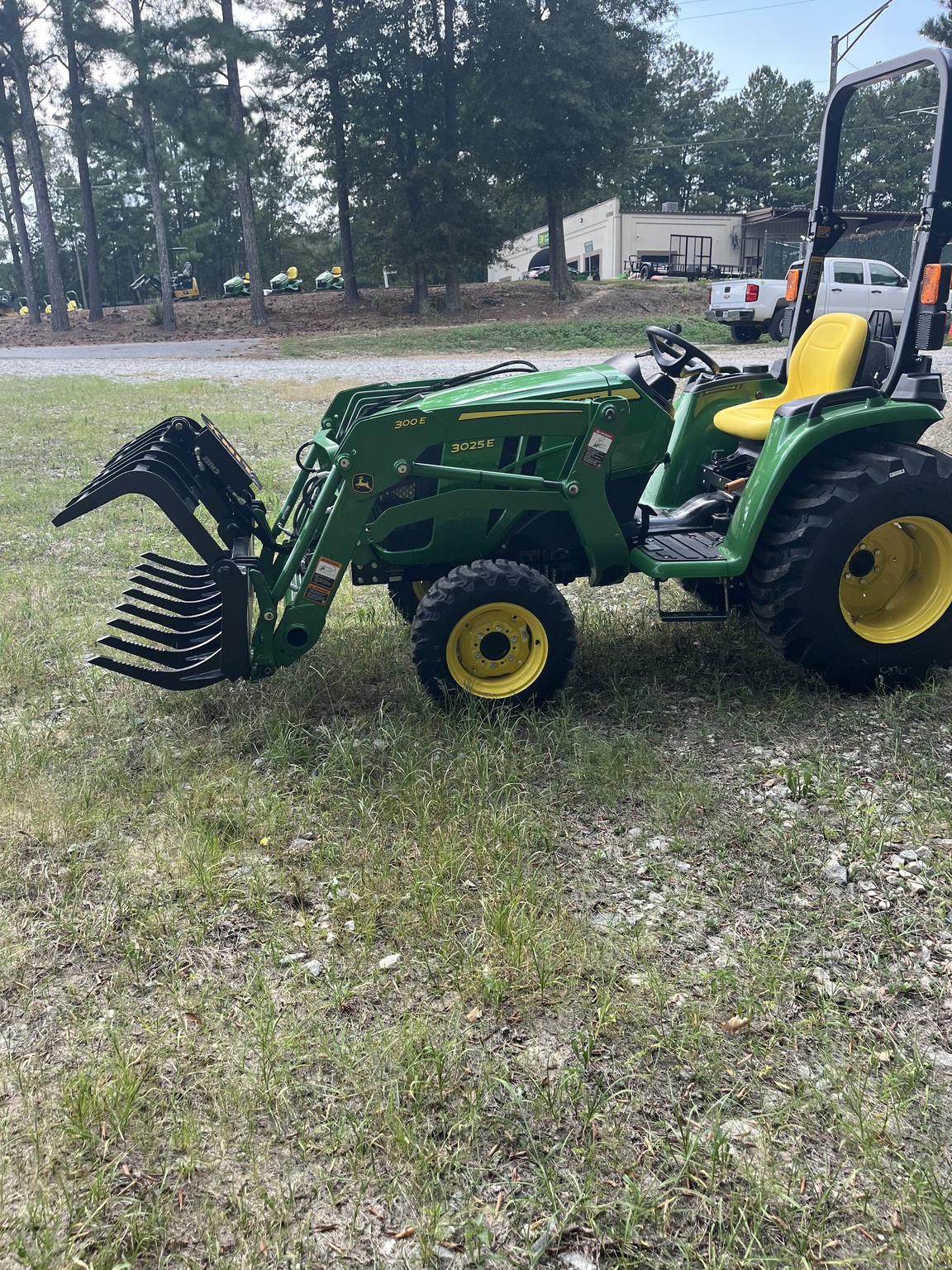2025 John Deere 3025E Image 10