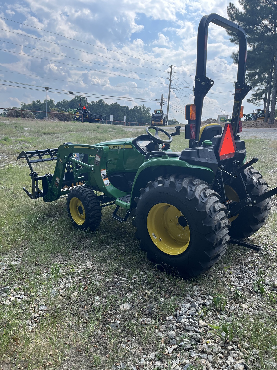 2025 John Deere 3025E Image 6