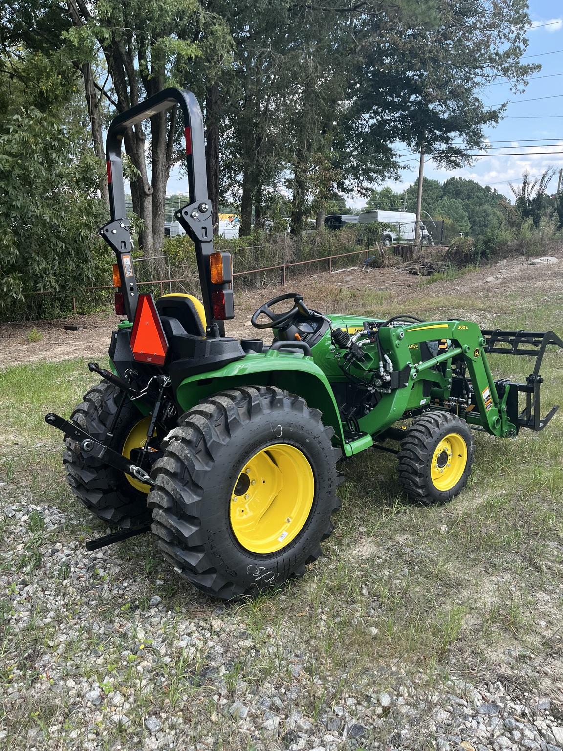 2025 John Deere 3025E Image 8