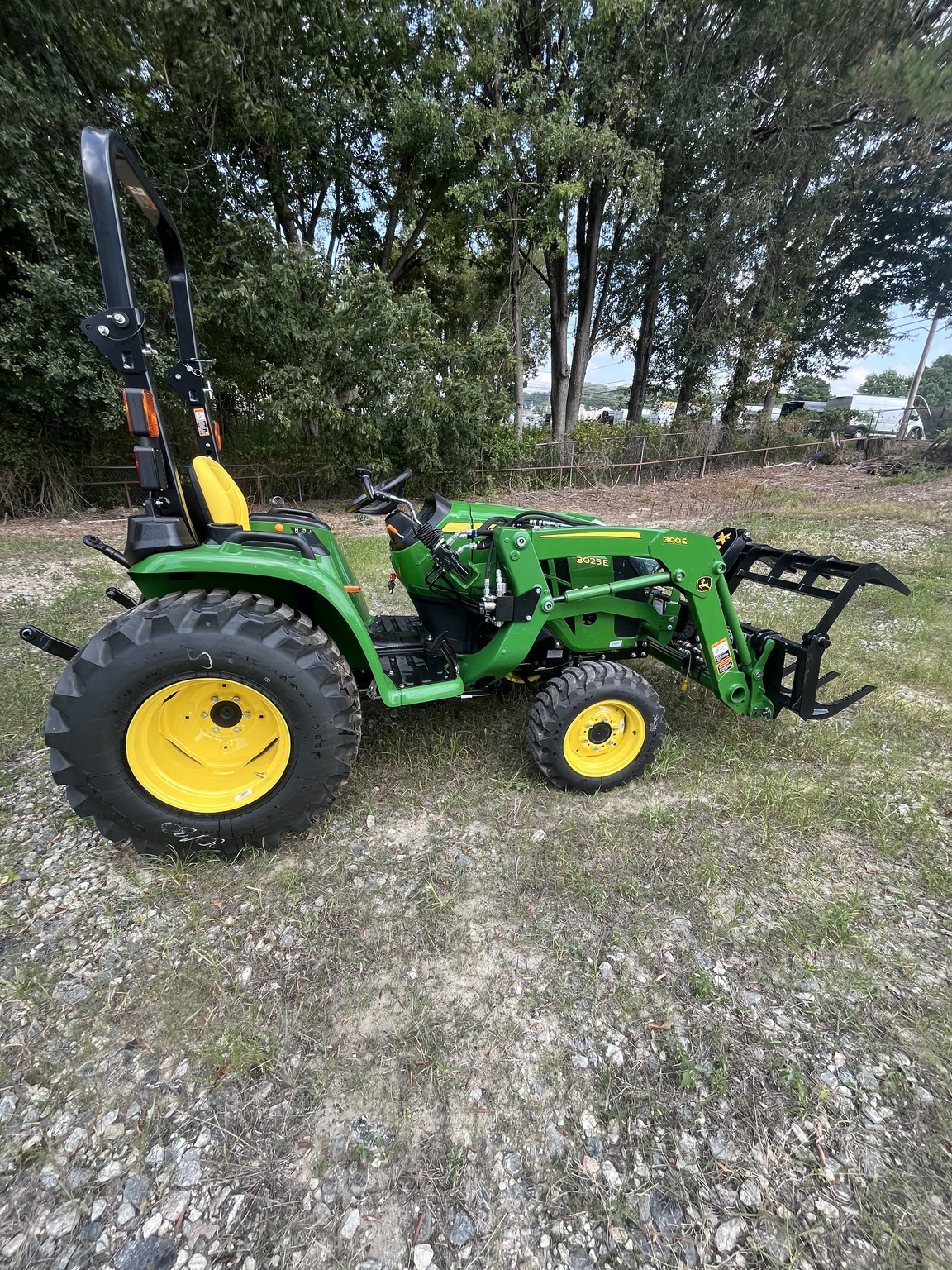 2025 John Deere 3025E Image 9