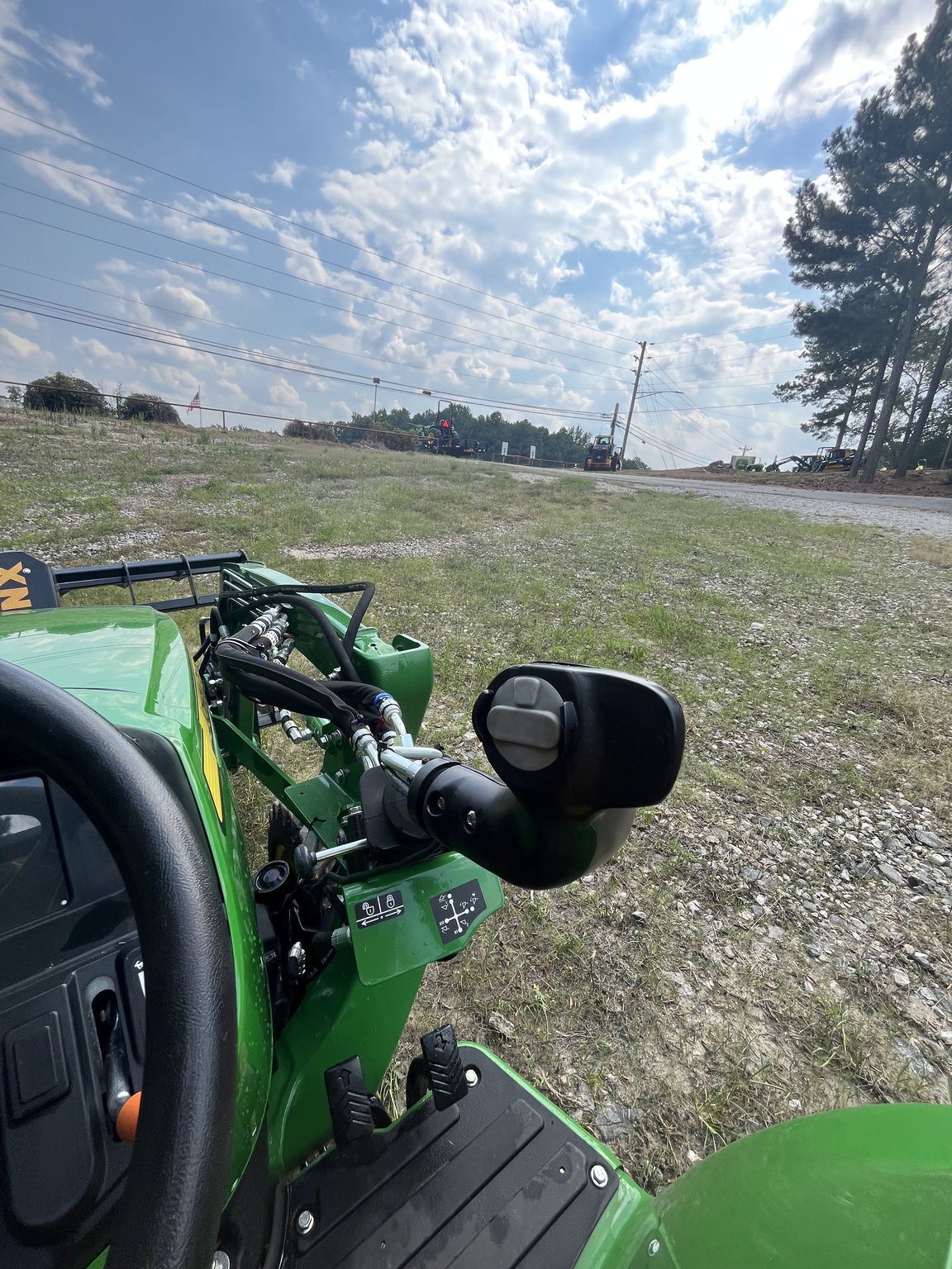 2025 John Deere 3025E Image 2