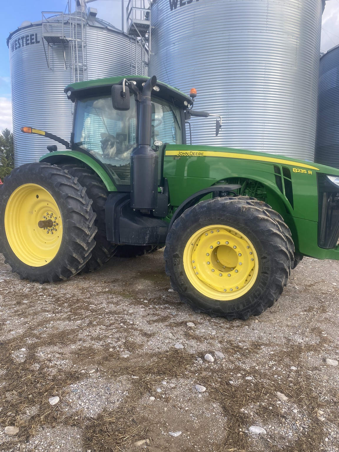 2013 John Deere 8235R Image 1