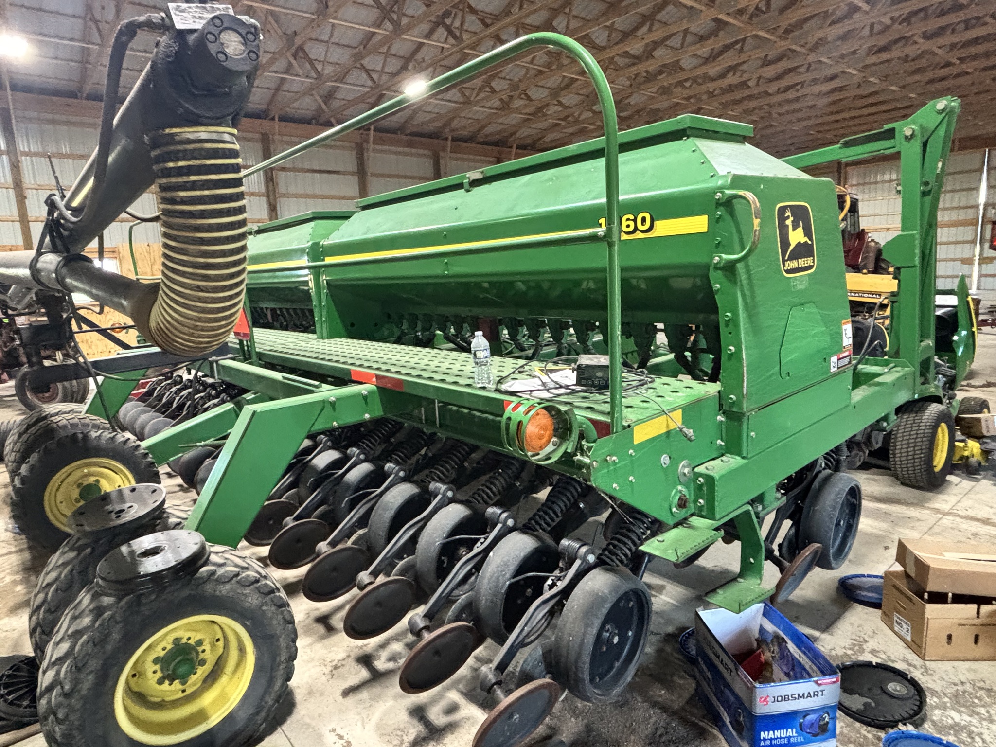 2001 John Deere 1560 Image 7