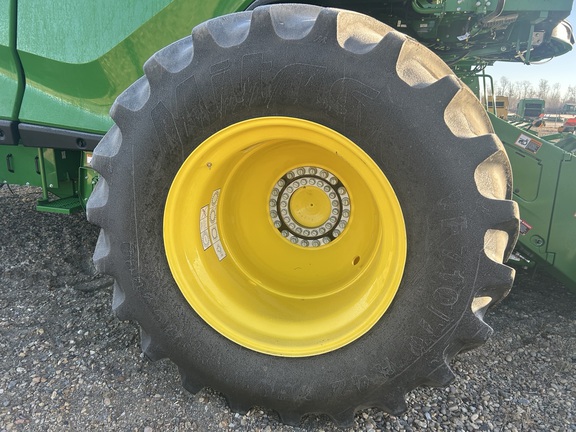 Used 2025 John Deere X9 1000 Combines at Horizon Ag & Turf in Falher, AB - Photo5