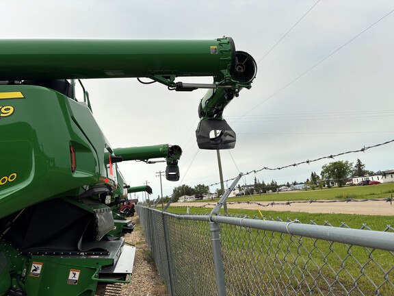 Used 2025 John Deere X9 1000 Combines at Horizon Ag & Turf in Falher, AB - Photo5