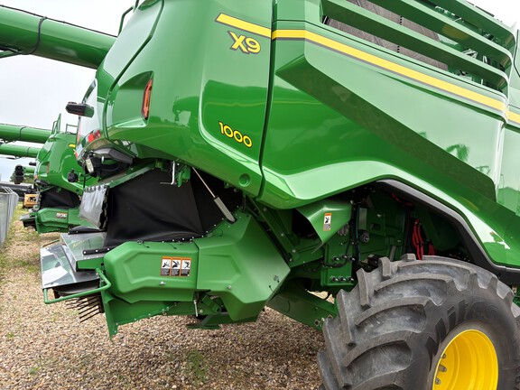 Used 2025 John Deere X9 1000 Combines at Horizon Ag & Turf in Falher, AB - Photo4