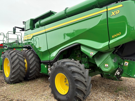 Used 2025 John Deere X9 1000 Combines at Horizon Ag & Turf in Falher, AB - Photo6