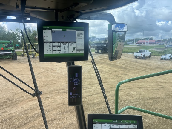 Used 2022 John Deere X9 1100 Combines at Horizon Ag & Turf in High Prairie, AB - Photo10