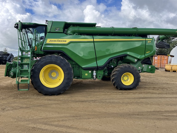 Used 2022 John Deere X9 1100 Combines at Horizon Ag & Turf in High Prairie, AB - Photo2