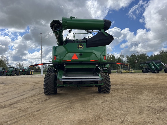 Used 2022 John Deere X9 1100 Combines at Horizon Ag & Turf in High Prairie, AB - Photo7