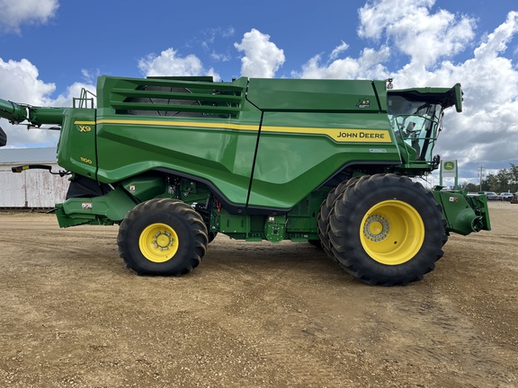 Used 2022 John Deere X9 1100 Combines at Horizon Ag & Turf in High Prairie, AB - Photo3