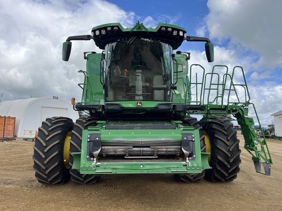 Used 2022 John Deere X9 1100 Combines at Horizon Ag & Turf in High Prairie, AB - Photo6