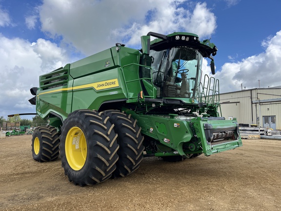 Used 2022 John Deere X9 1100 Combines at Horizon Ag & Turf in High Prairie, AB - Photo5