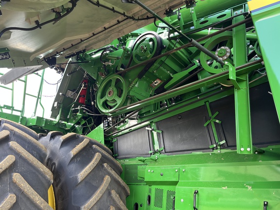 Used 2022 John Deere X9 1100 Combines at Horizon Ag & Turf in High Prairie, AB - Photo20