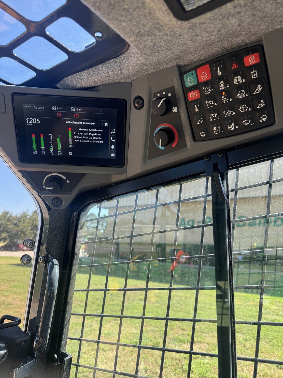 2025 John Deere 335 P Image 7