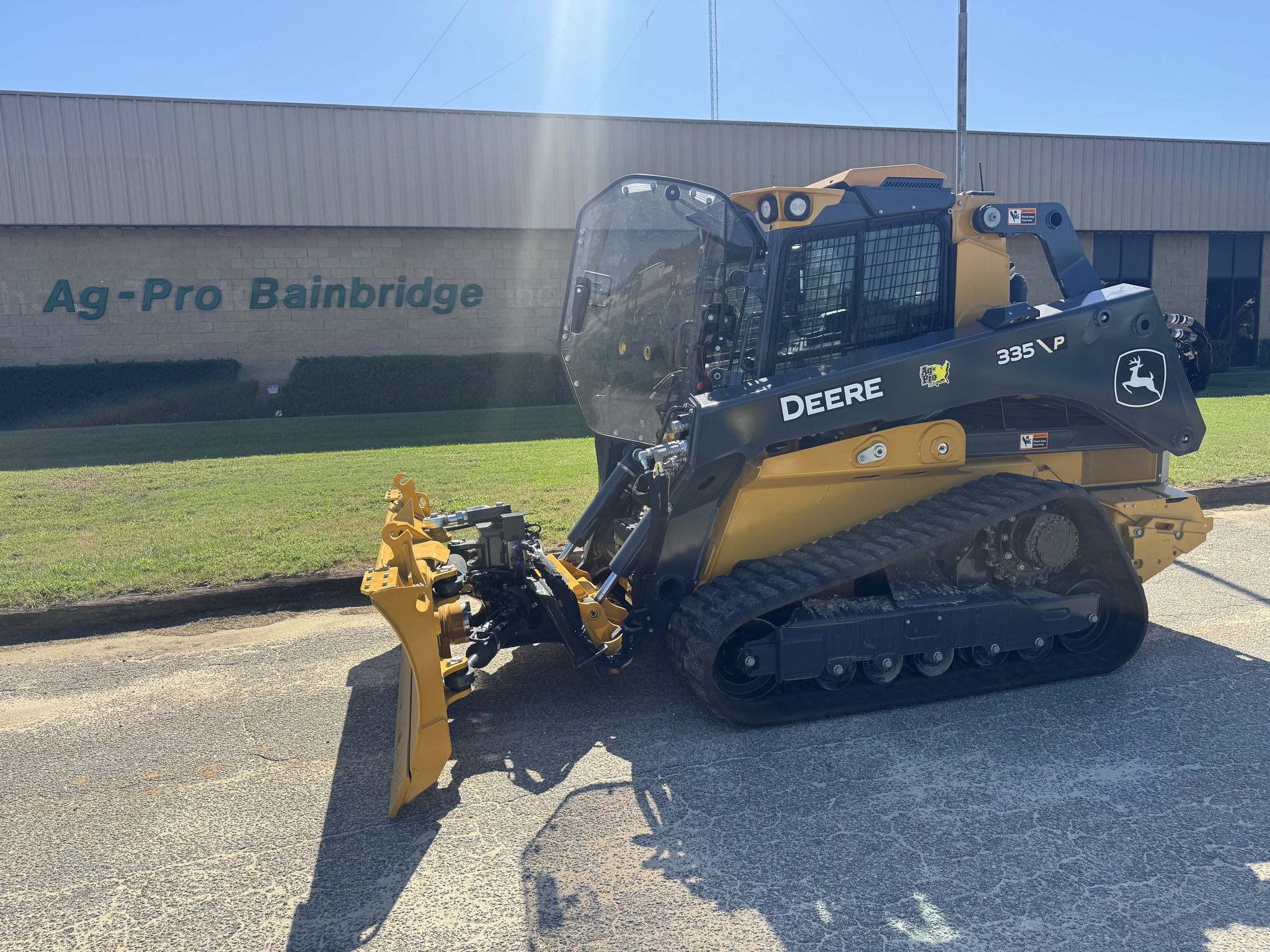 2025 John Deere 335 P Image 1