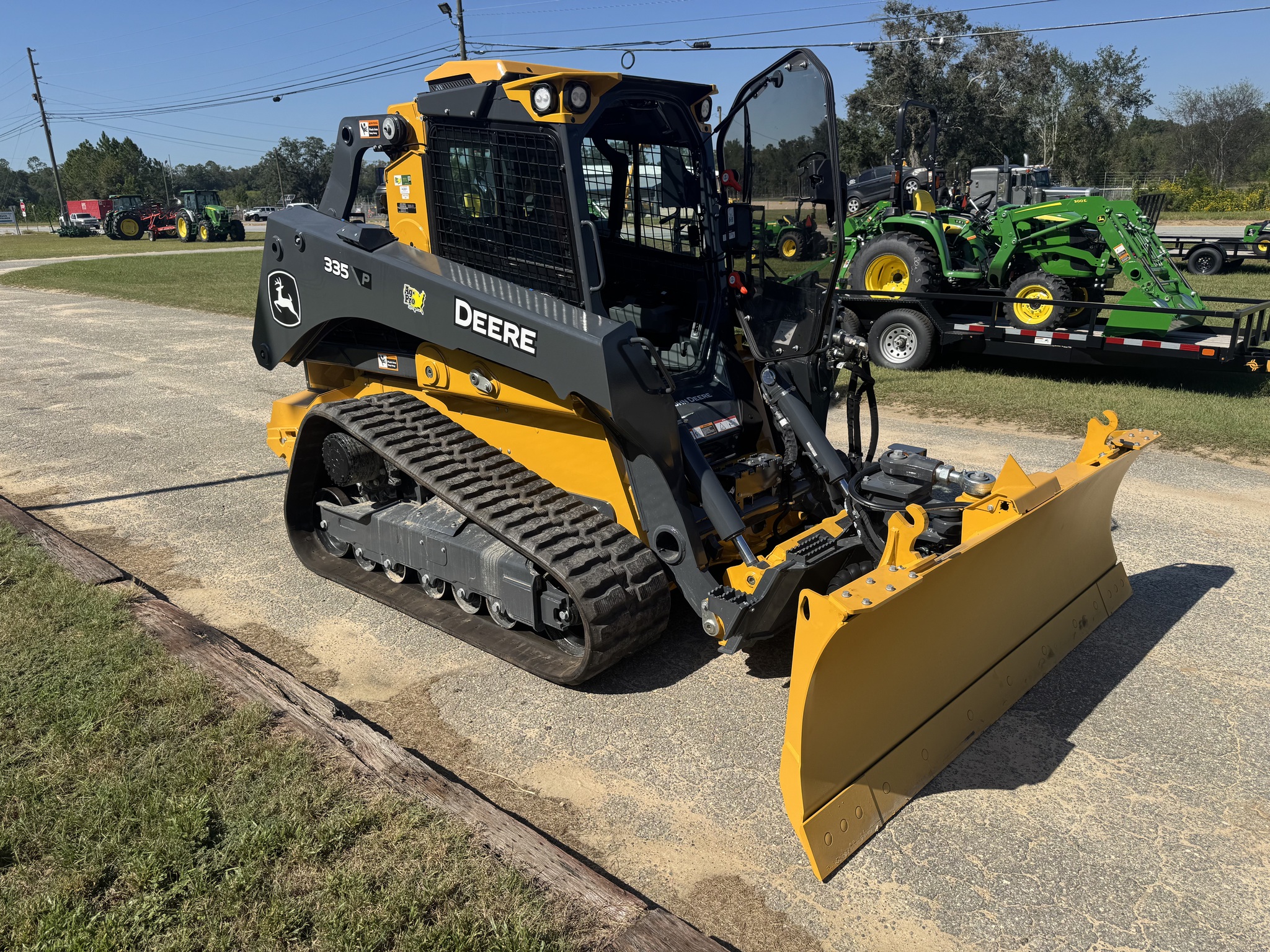 2025 John Deere 335 P Image 3