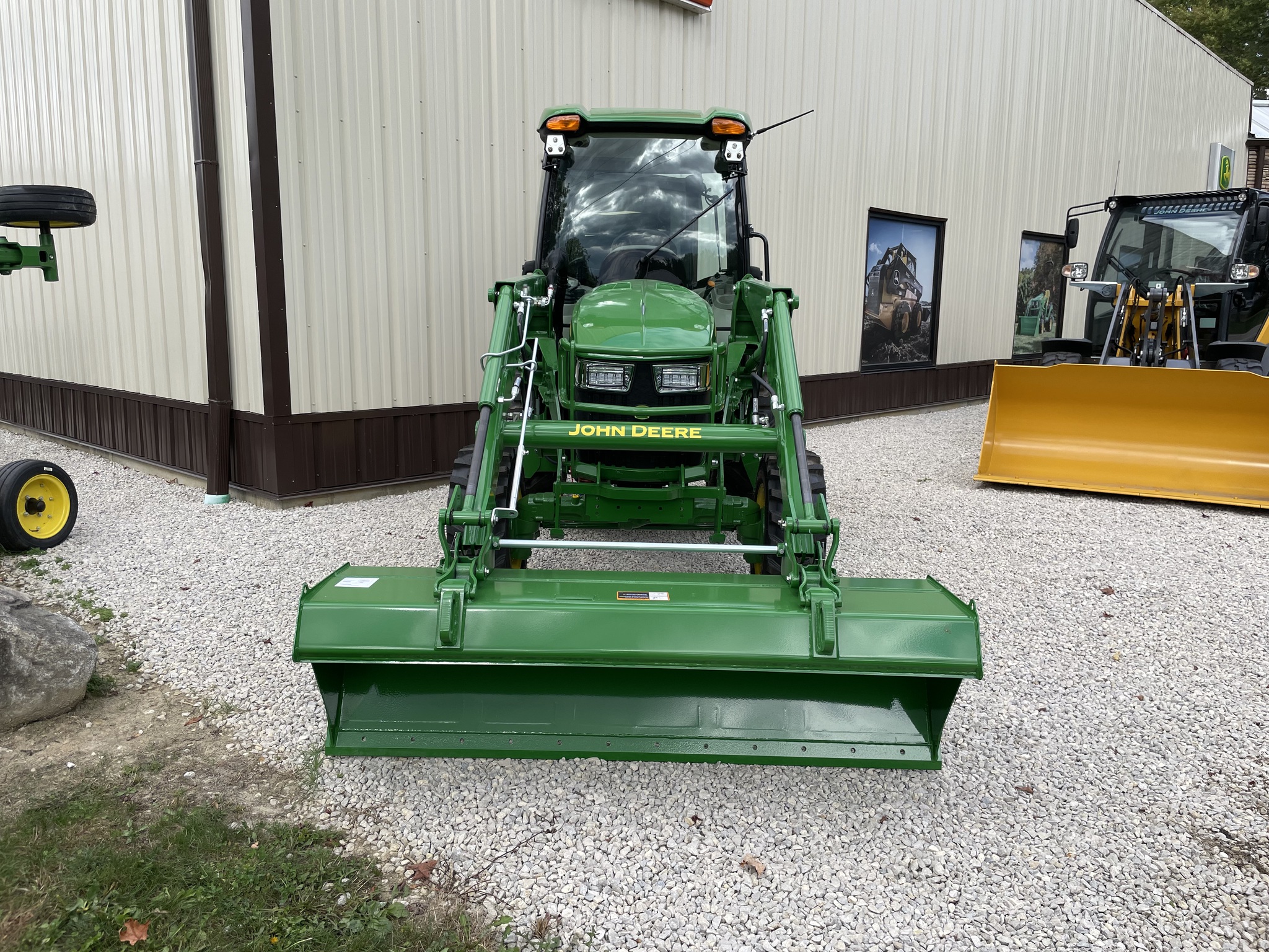 2025 John Deere 4066R Image 1