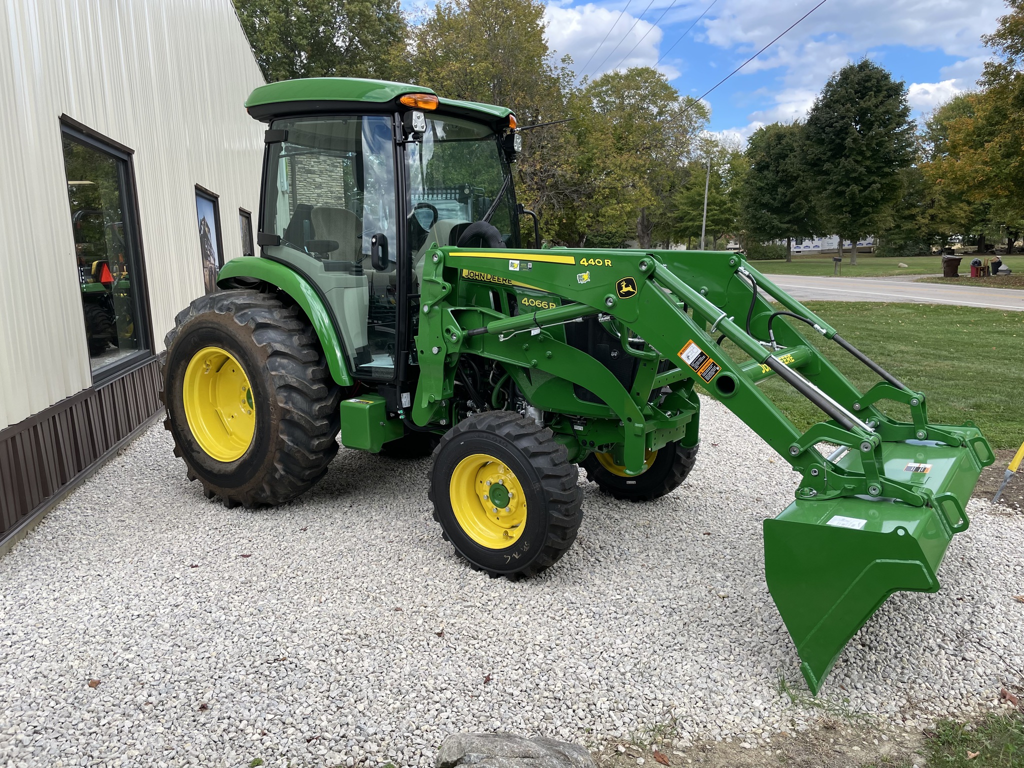 2025 John Deere 4066R Image 5
