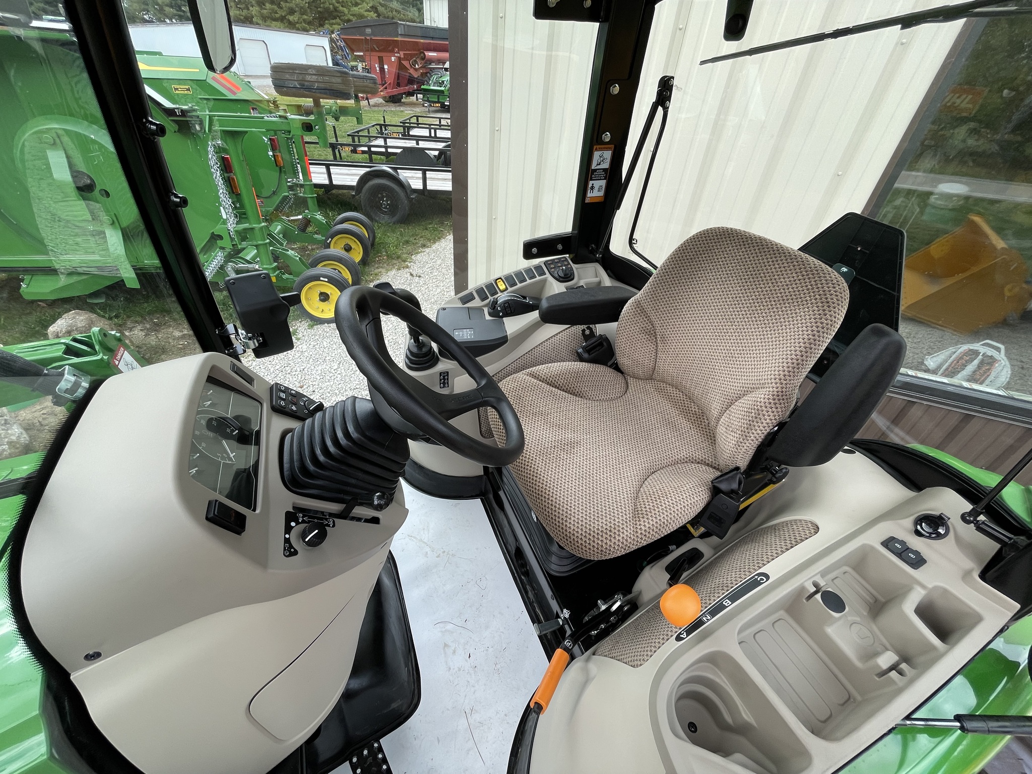 2025 John Deere 4066R Image 7
