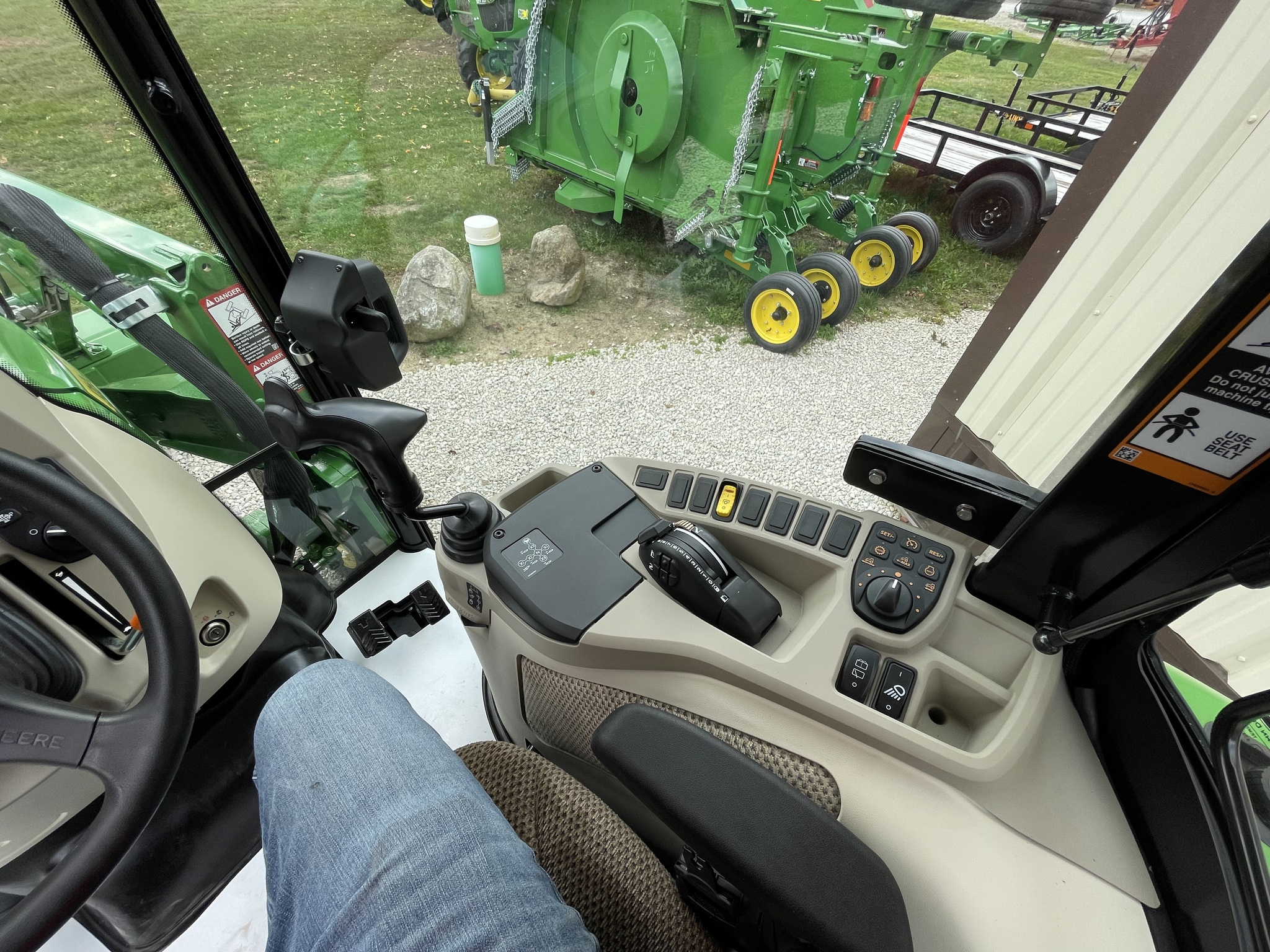 2025 John Deere 4066R Image 8
