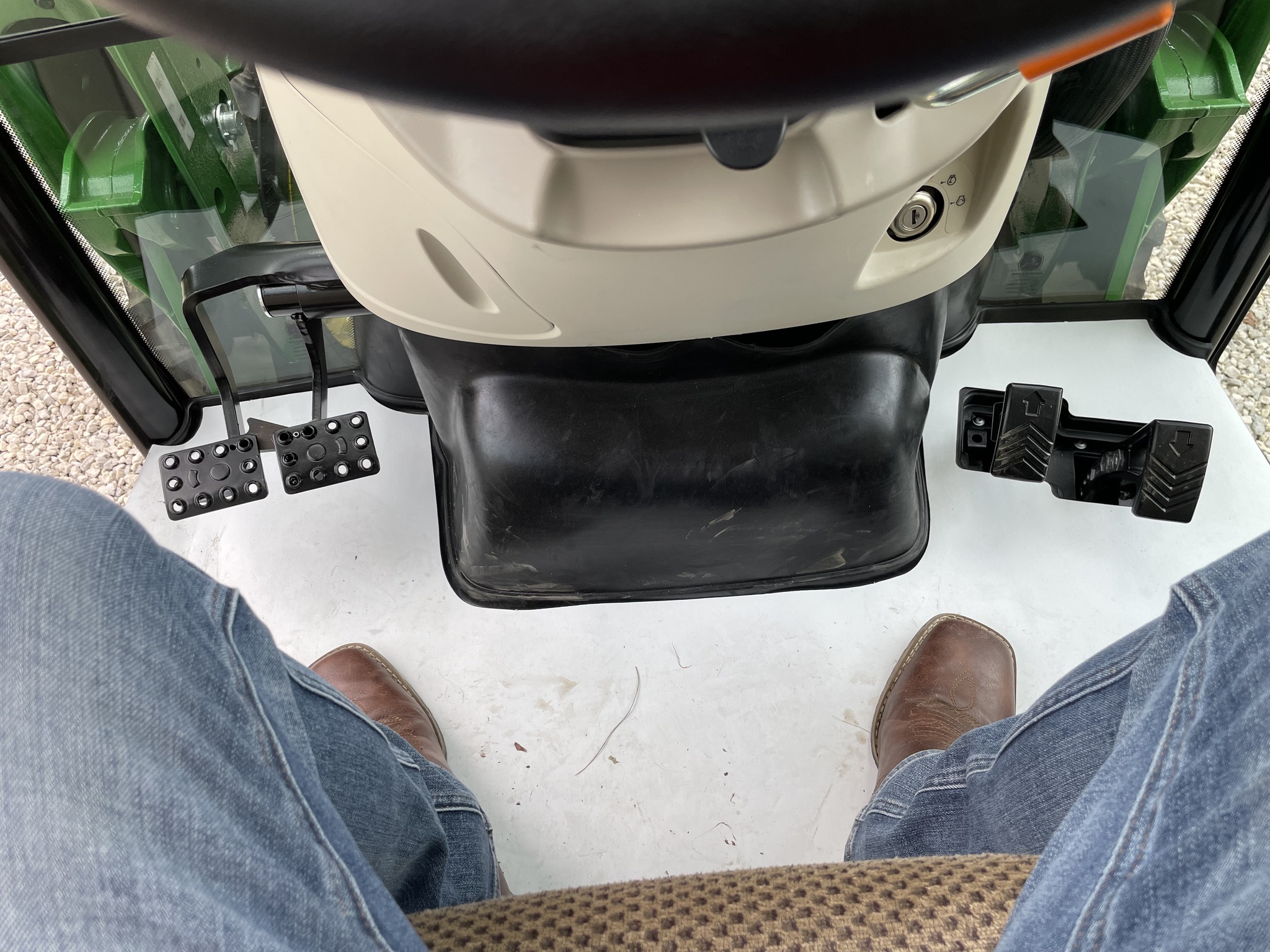 2025 John Deere 4066R Image 9