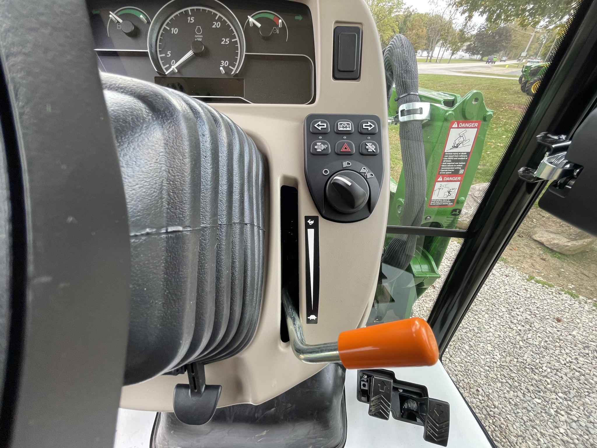 2025 John Deere 4066R Image 10