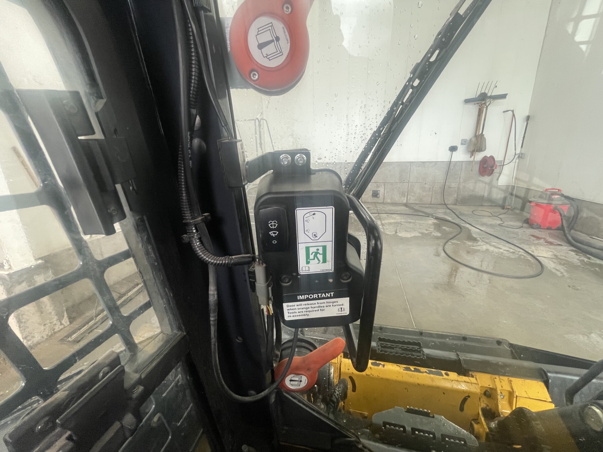 2022 John Deere 317G Image 18