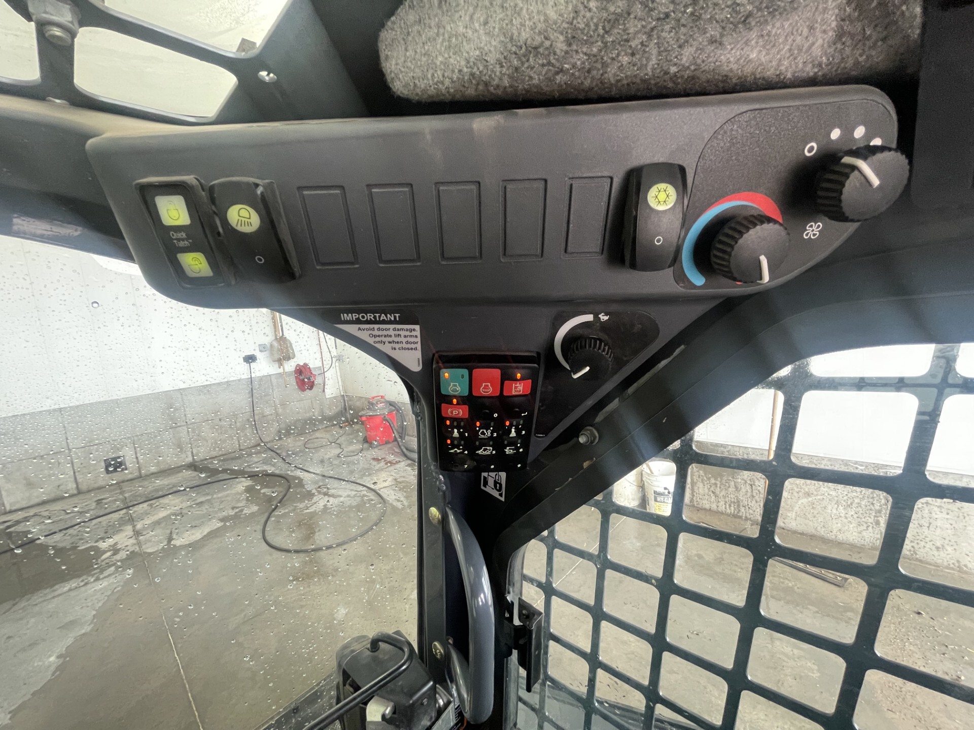 2022 John Deere 317G Image 20