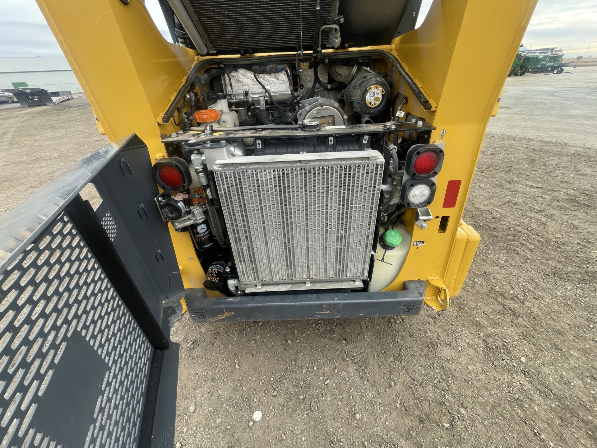 2022 John Deere 317G Image 12