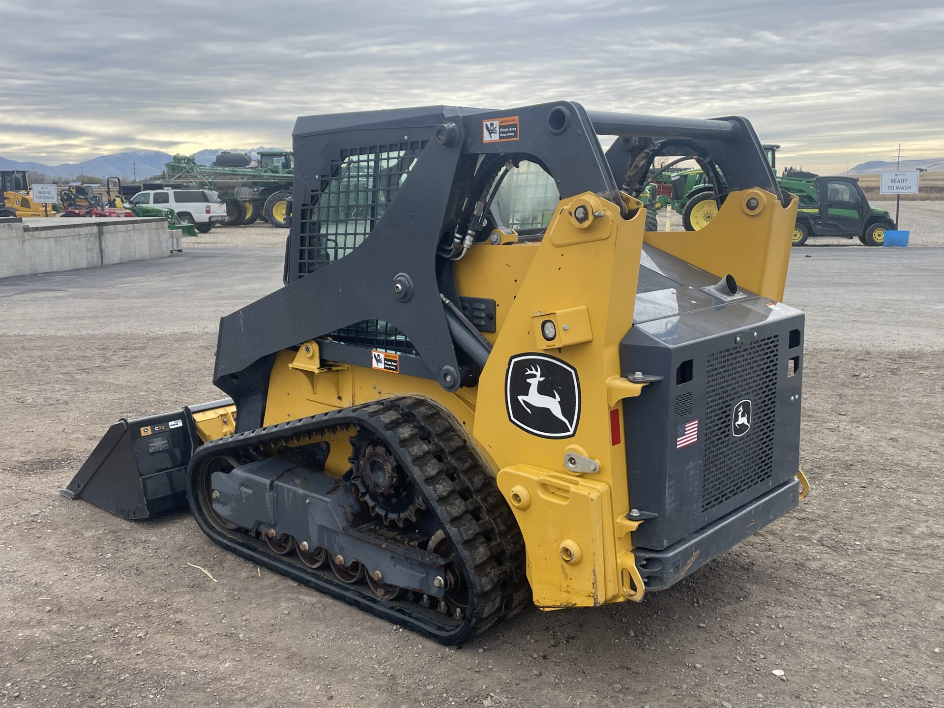 2022 John Deere 317G Image 7