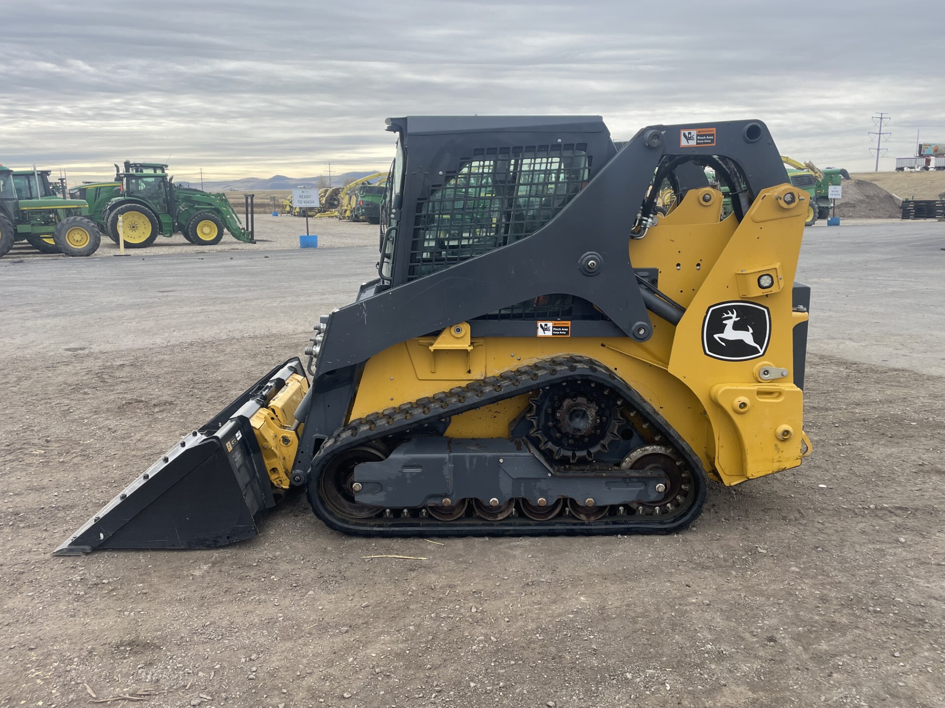 2022 John Deere 317G Image 8