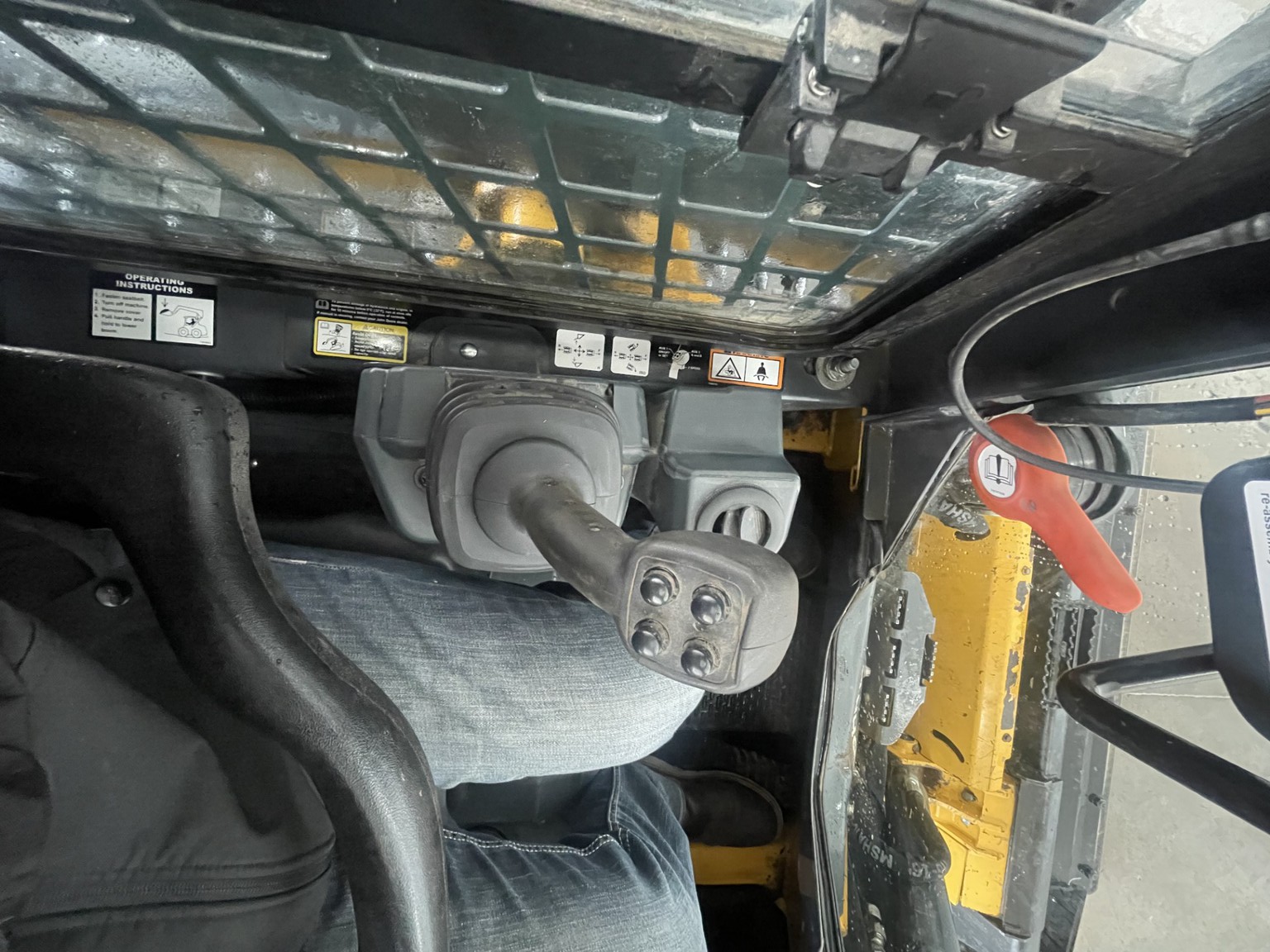 2022 John Deere 317G Image 23