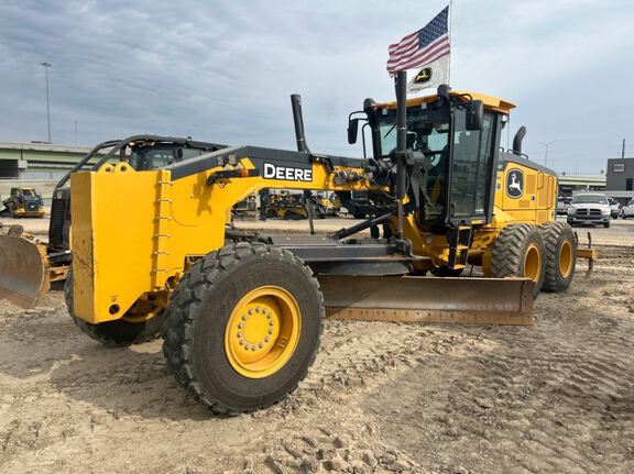 Photo of a 2024 John Deere 772G