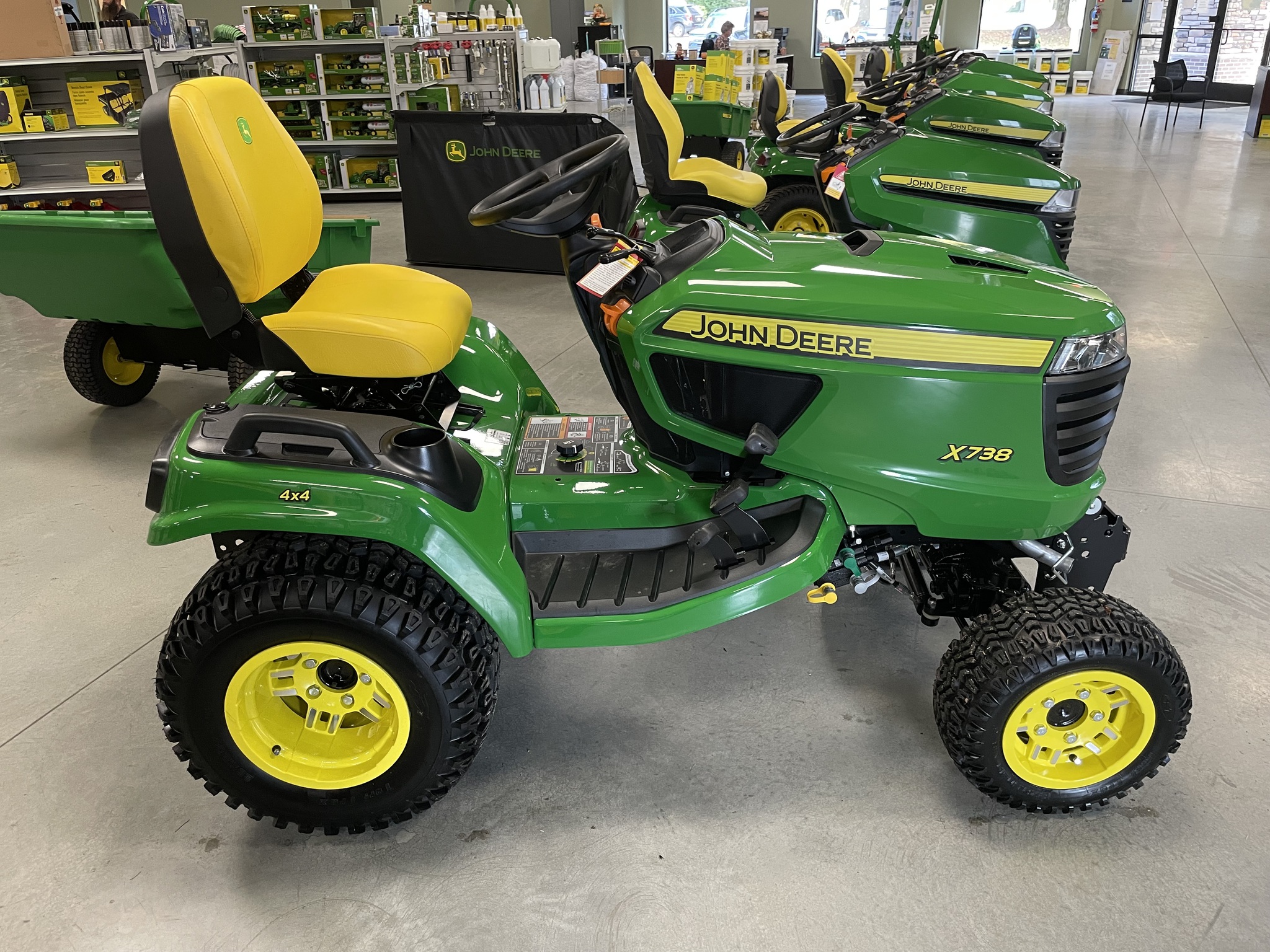 2025 John Deere x738 Image 3