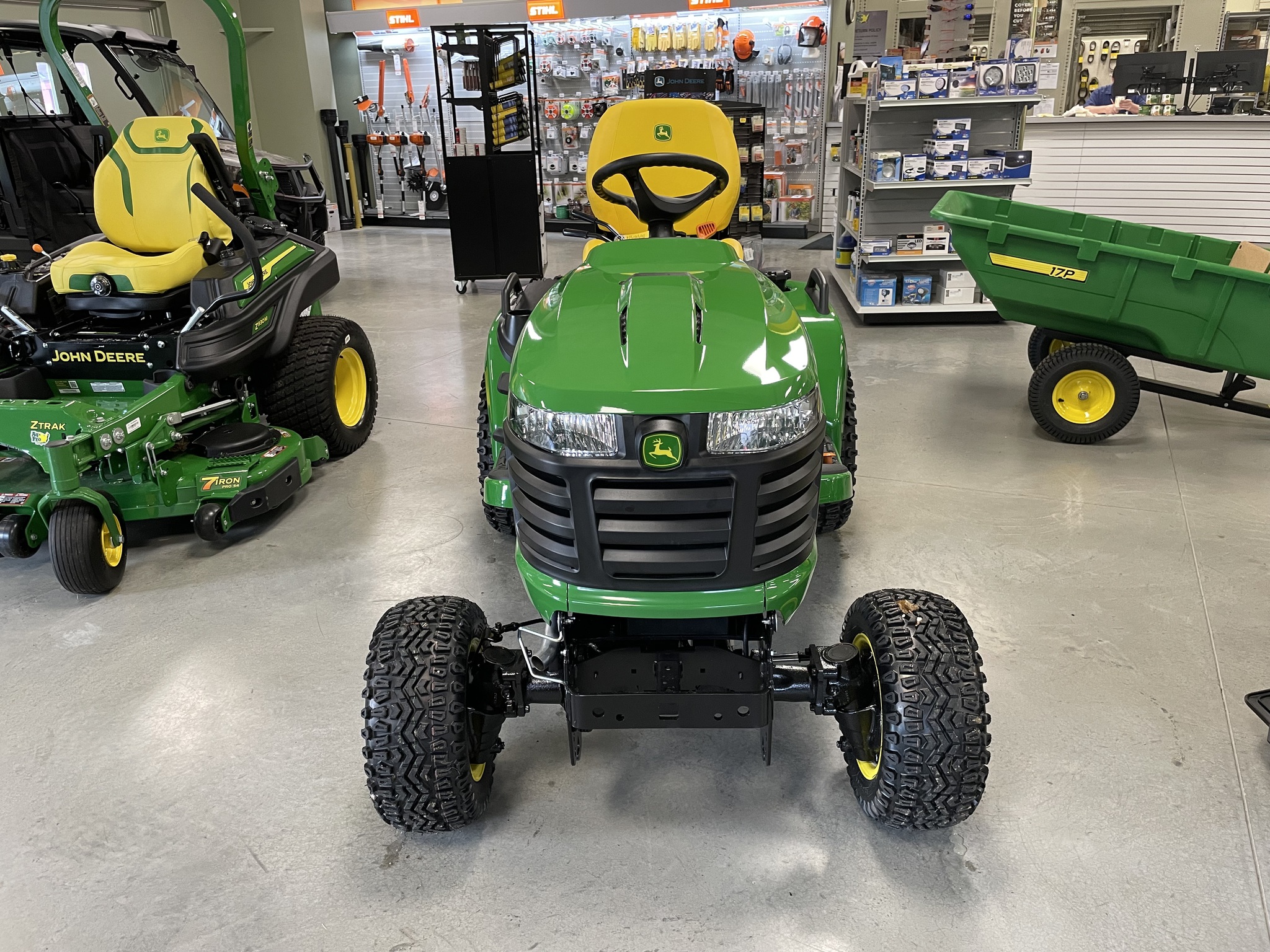 2025 John Deere x738 Image 4