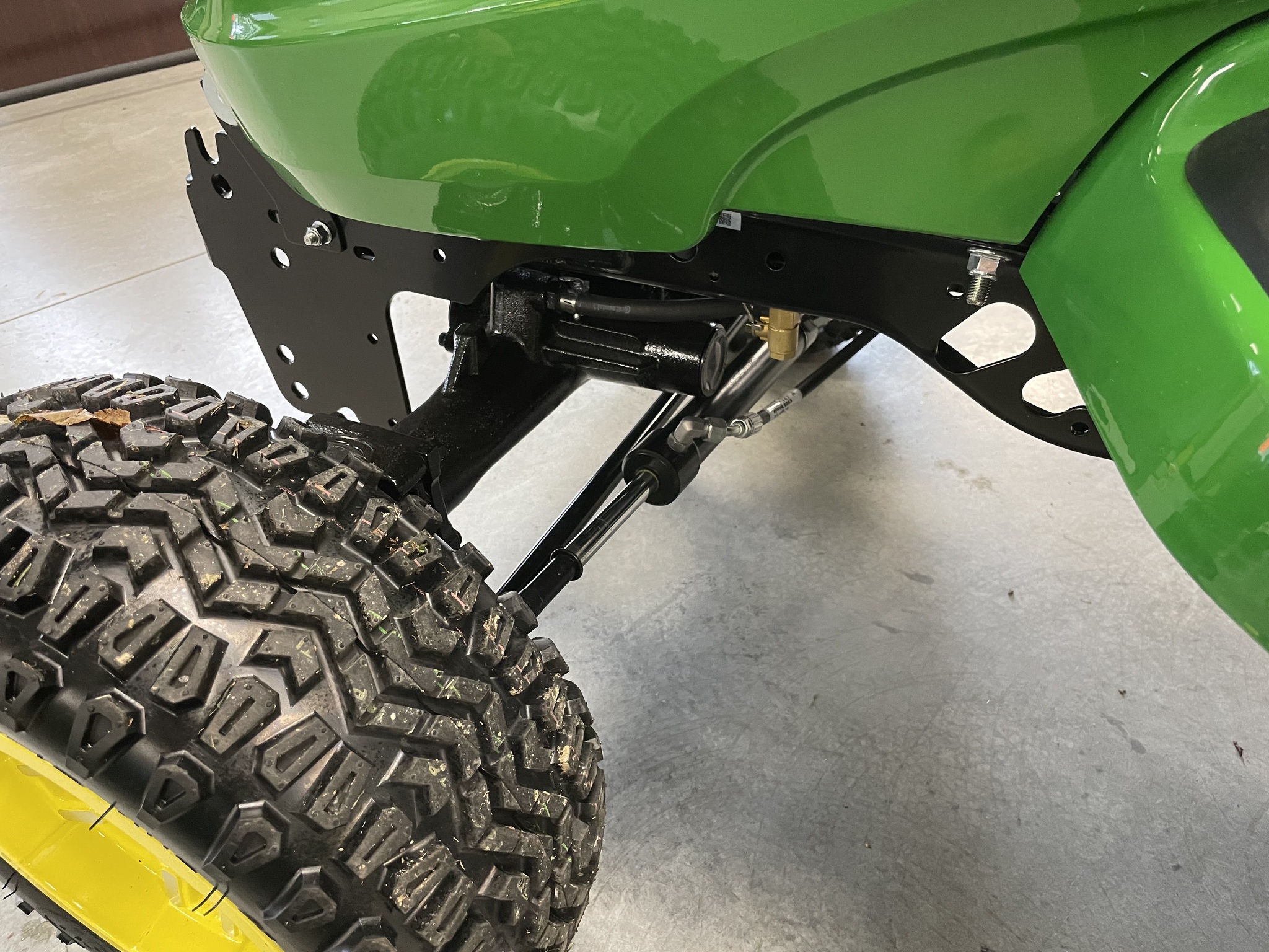 2025 John Deere x738 Image 6