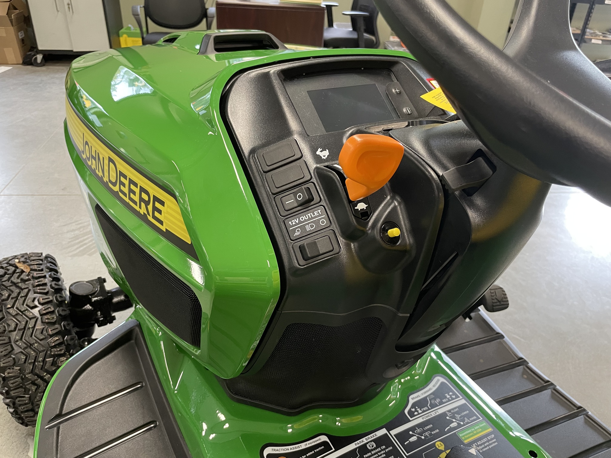 2025 John Deere x738 Image 11
