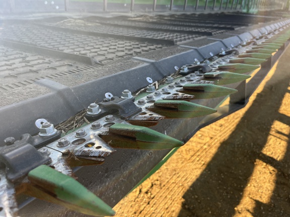 Used 2025 John Deere HDR 50 Combine Platforms at Horizon Ag & Turf in High Prairie, AB - Photo9