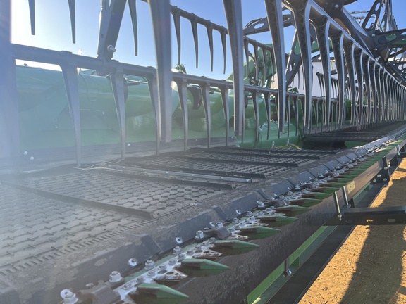 Used 2025 John Deere HDR 50 Combine Platforms at Horizon Ag & Turf in High Prairie, AB - Photo11