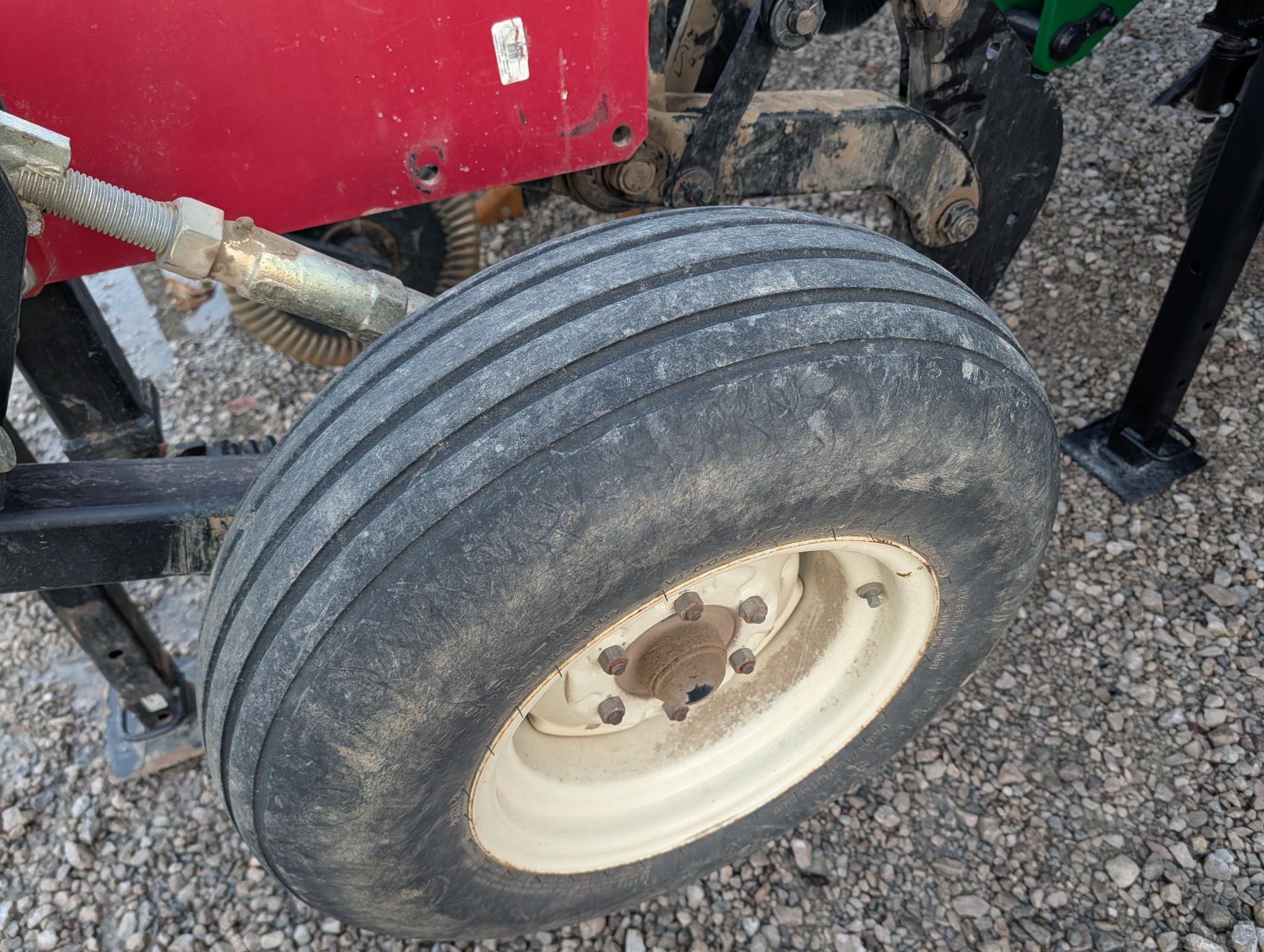 2002 Unverferth 130 Image 9